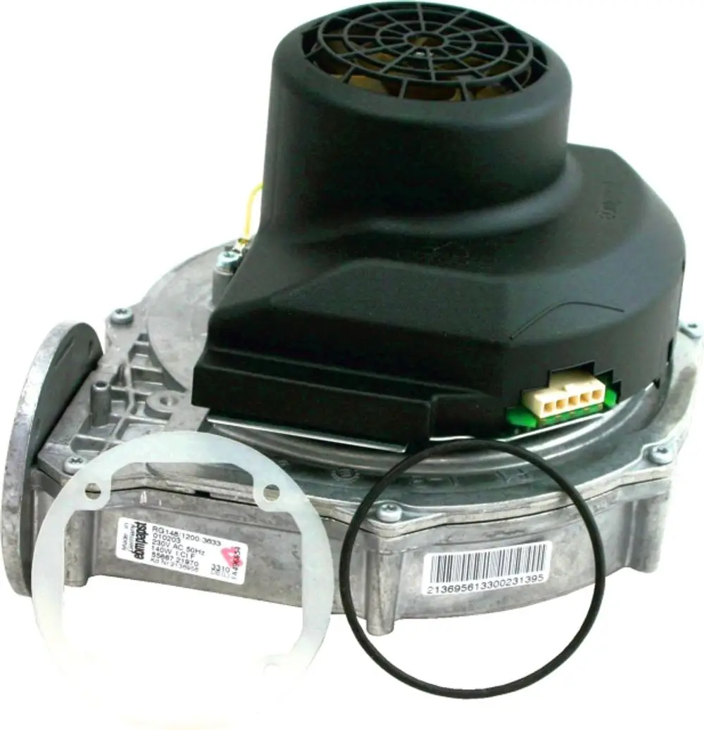 Gasgebläse mit schwarzem Kunststoffgehäuse und Aluminiumunterbau. Verwendbar für Wolf Produkte. Anschlussstecker und Gummidichtungen sichtbar.